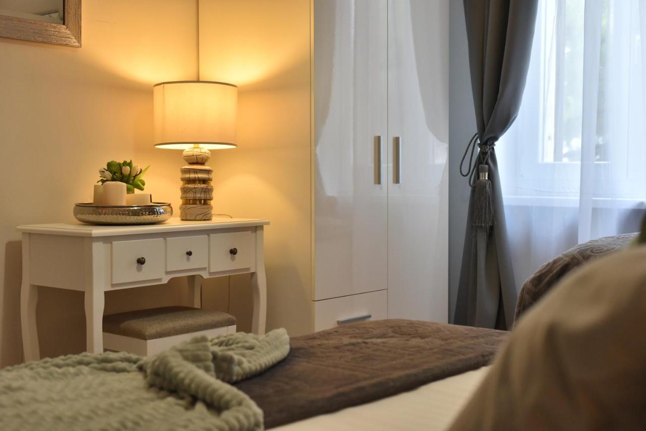 Zadar Center Beach Apartment - Directly On The Sea Exteriör bild