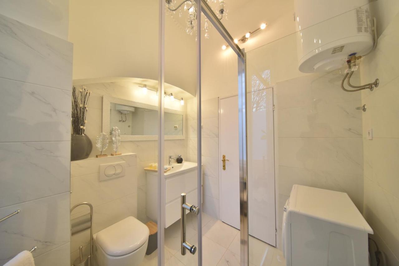 Zadar Center Beach Apartment - Directly On The Sea Exteriör bild