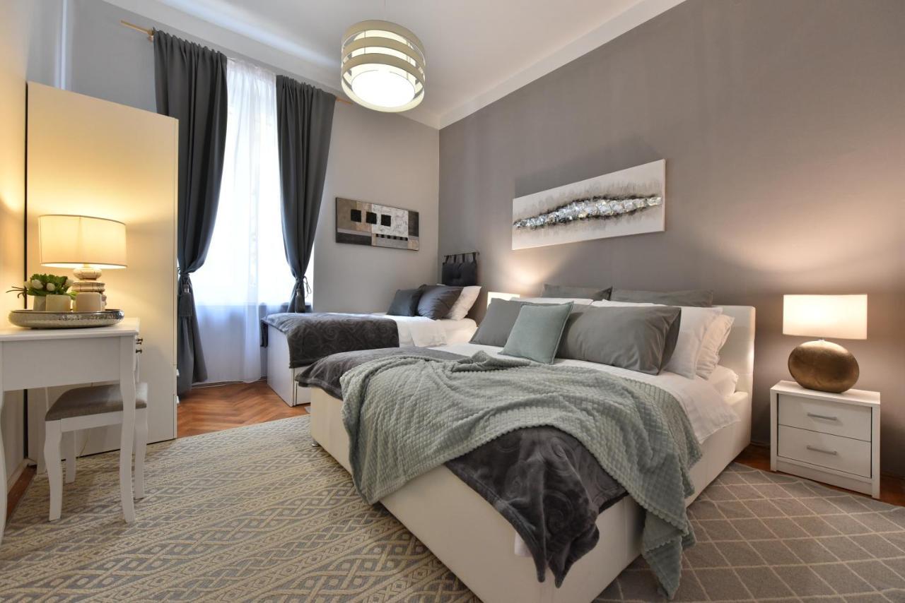 Zadar Center Beach Apartment - Directly On The Sea Exteriör bild