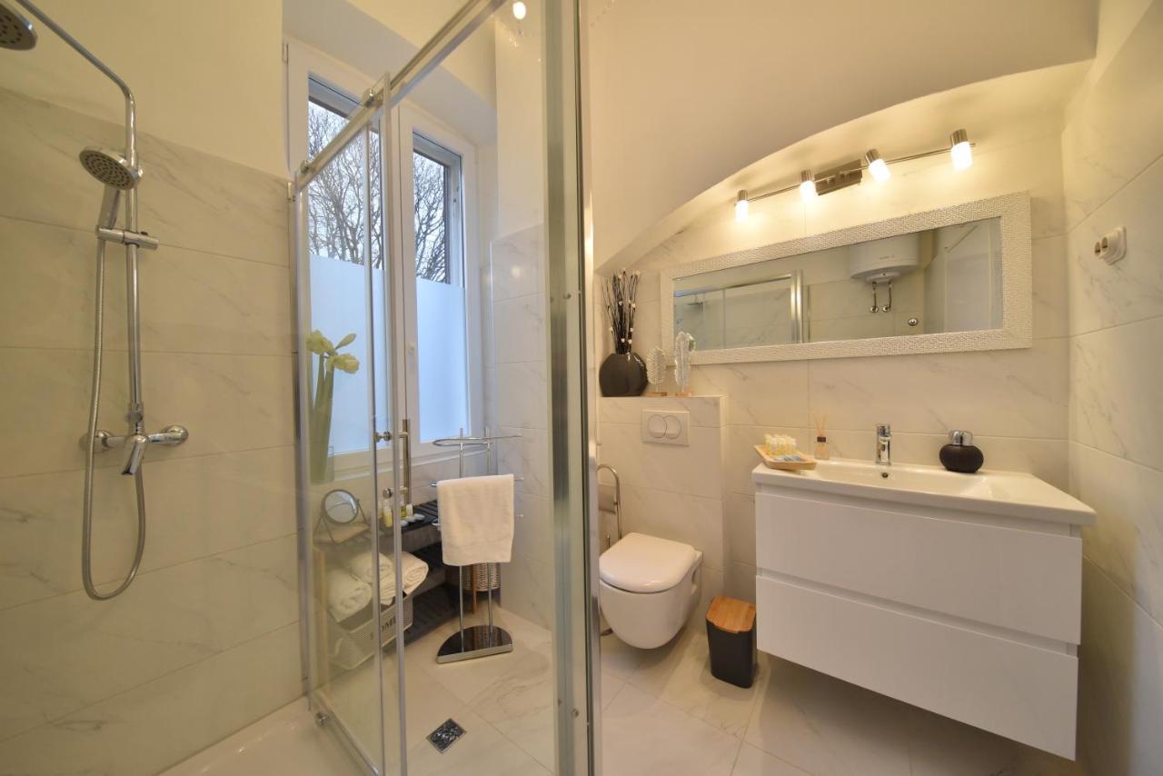 Zadar Center Beach Apartment - Directly On The Sea Exteriör bild