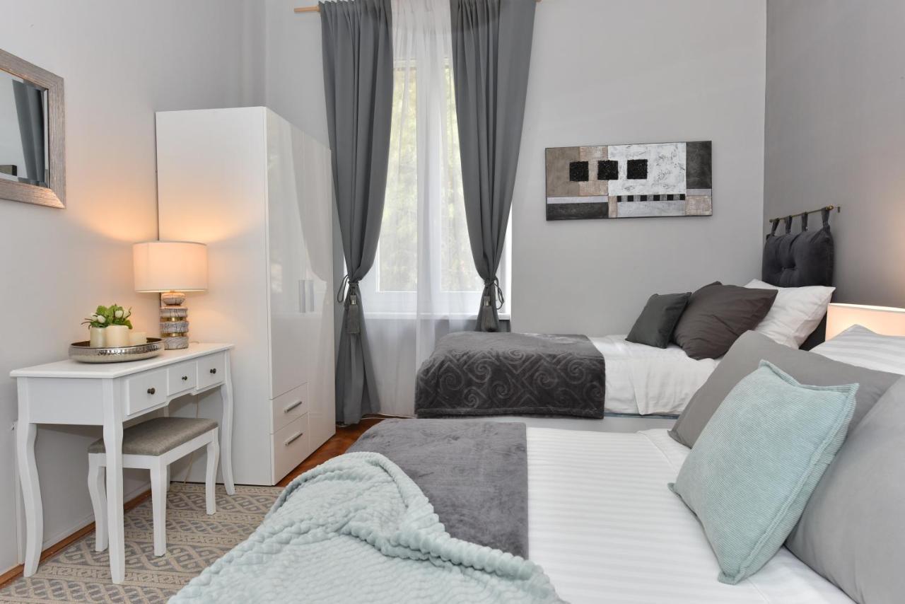 Zadar Center Beach Apartment - Directly On The Sea Exteriör bild