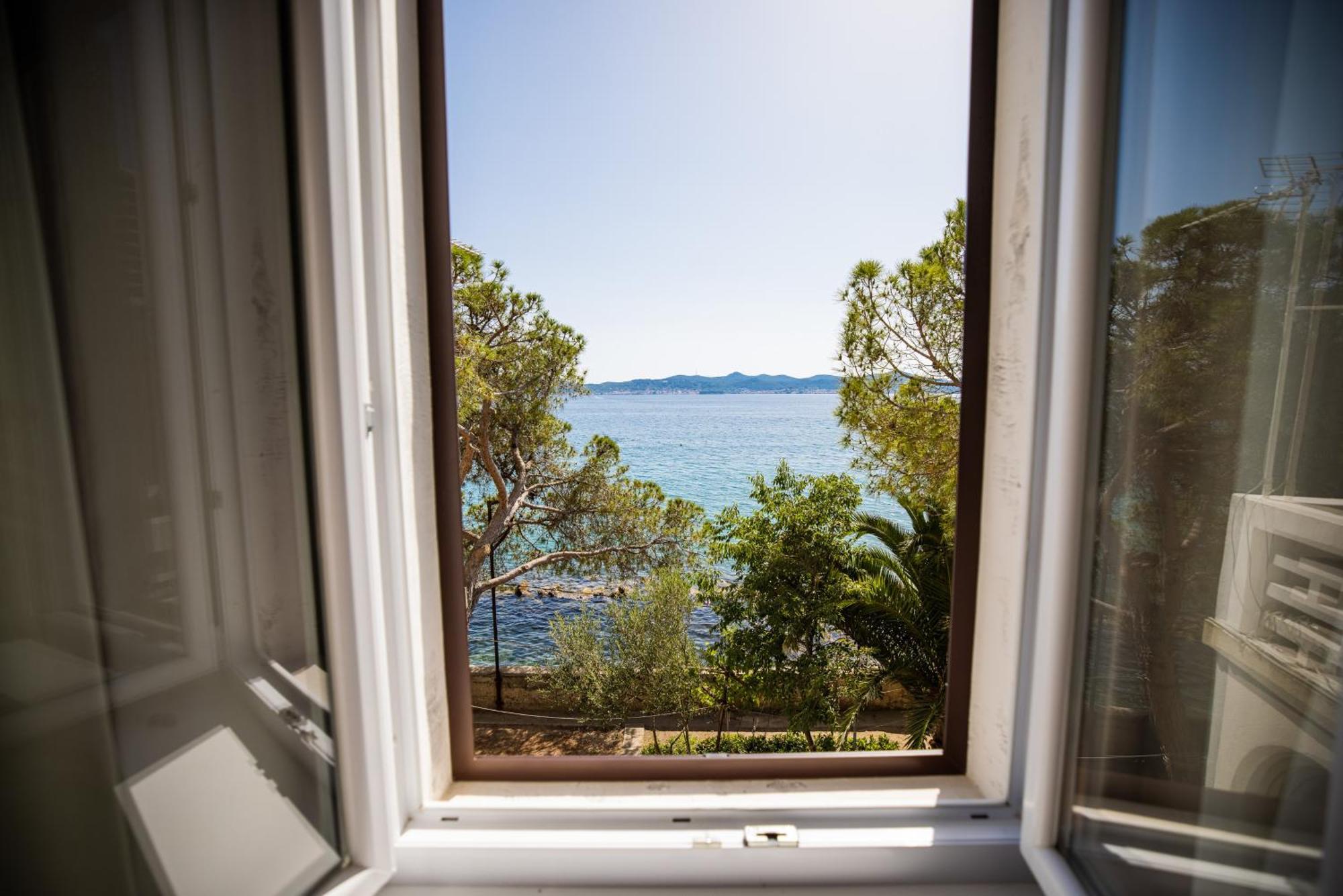 Zadar Center Beach Apartment - Directly On The Sea Exteriör bild