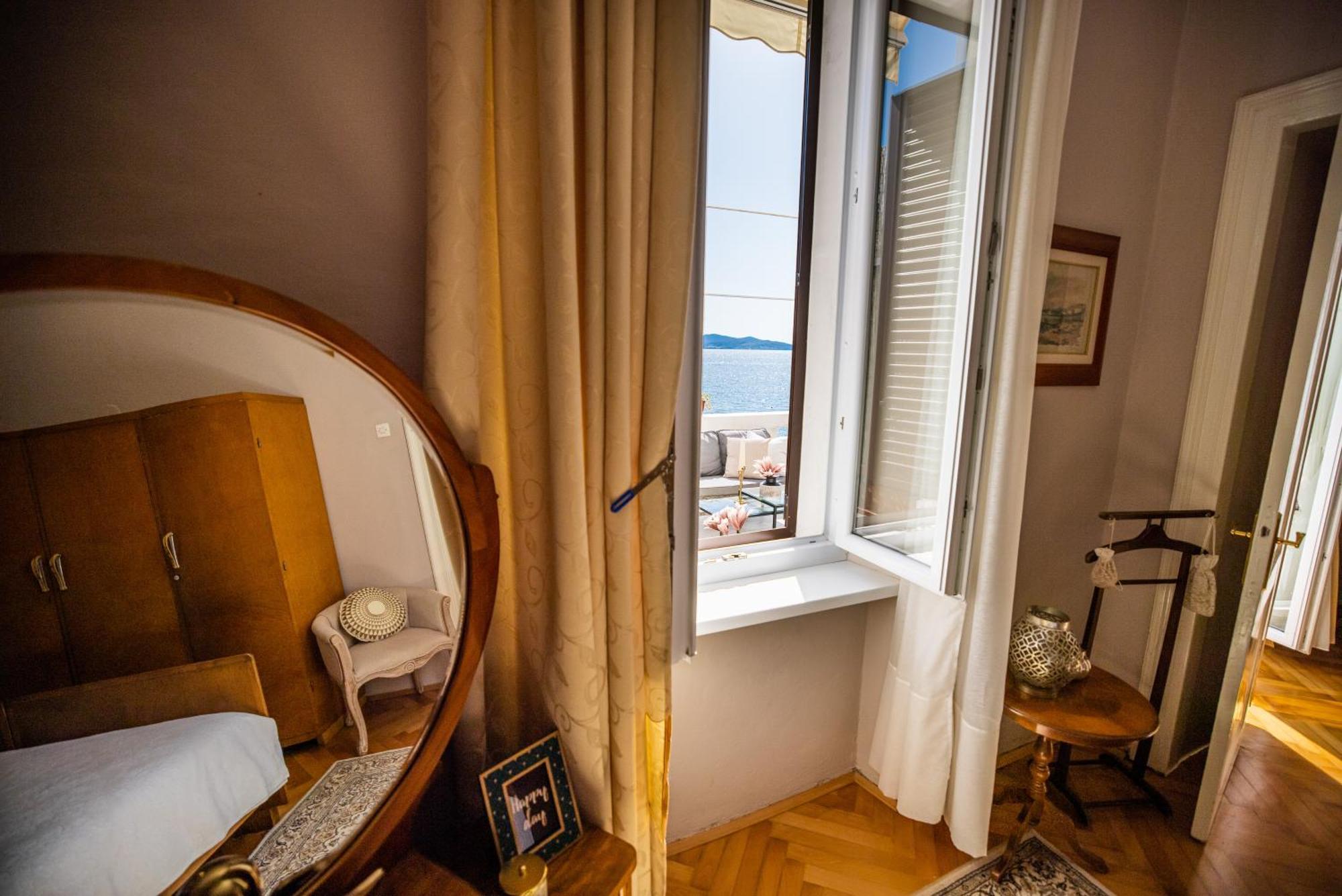 Zadar Center Beach Apartment - Directly On The Sea Exteriör bild
